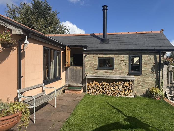 Holiday rental for 2 people, with pool and garden, with pets in England