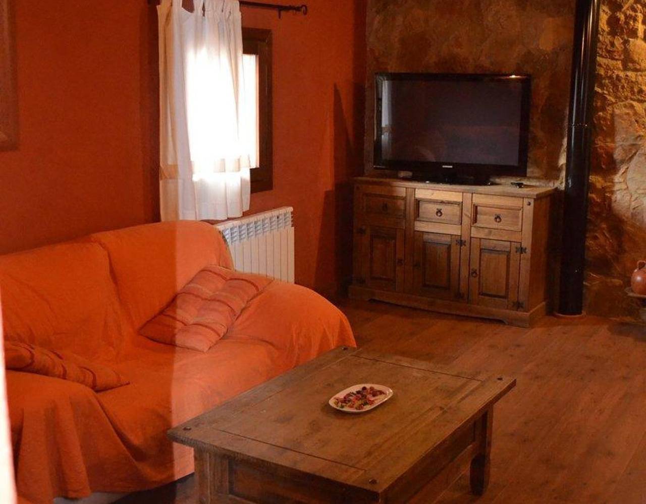 Country House 'Antiga 5' with Mountain View and Wi-Fi in Los Santos (Valencia), Castielfabib