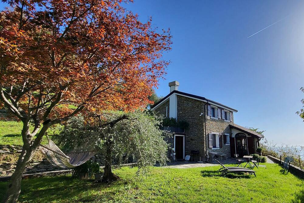 Charmantes traditionelles Steinhaus mit herrlichem Meerblick und Privatsphäre. in Cogorno, Riviera di Levante