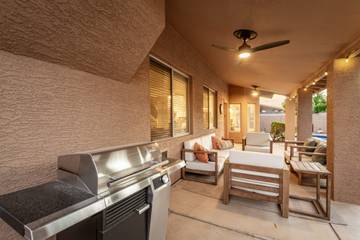 Vacation House for 10 Guests in Phoenix, Arizona, Picture 3