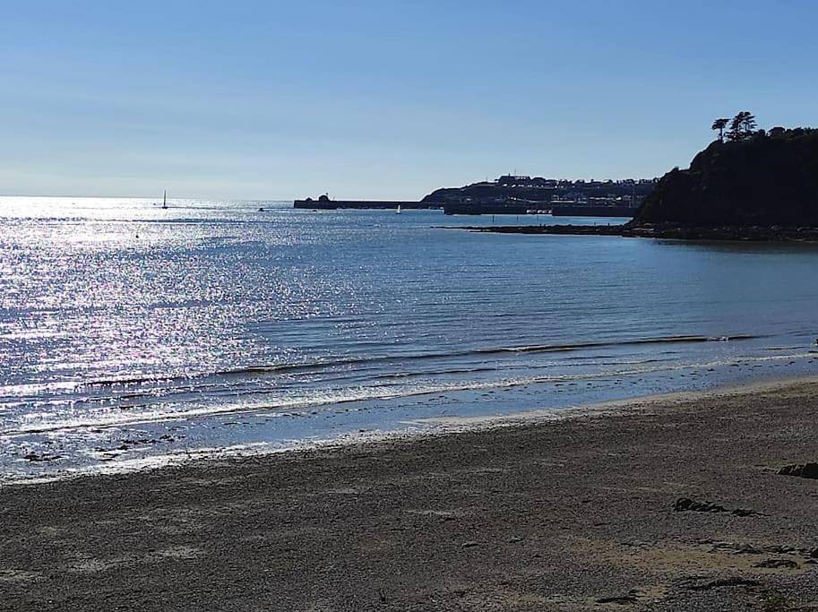 Appartement entier, Studio avec vue sur mer à Granville. Plage à 3 min in Granville, Côte de la Déroute