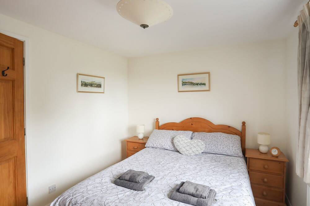 Pen Dinas, pet friendly, character holiday cottage in Bangor in Bangor, Snowdonia