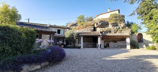Cottage pour 6 personnes, avec terrasse ainsi que jardin et piscine à Réauville