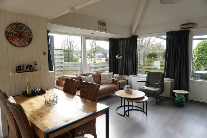 Glamping voor 4 personen, met balkon/terras en terras in Zeeland