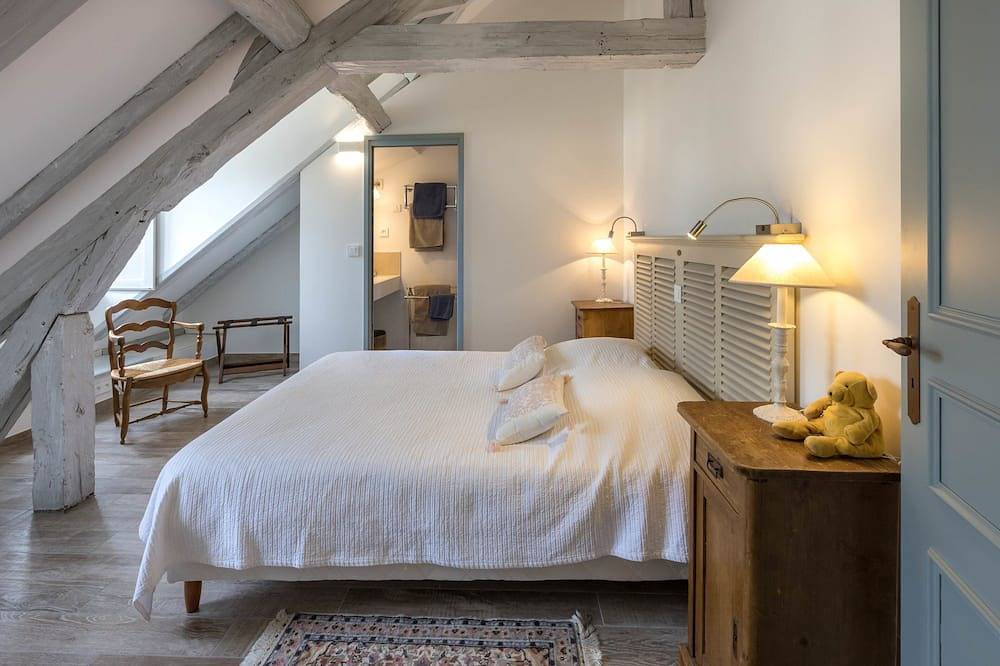 Entire apartment, Apartment-Honeymoon-Ensuite-Mountain view-La Bonbonnière in Embrun, Écrins National Park