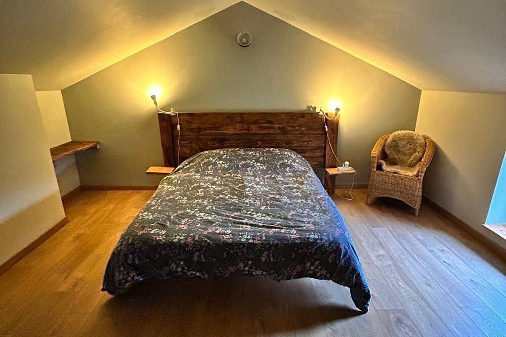 Cosy country cottage on the banks of the Gartempe river in Lathus-Saint-Rémy, Vienne