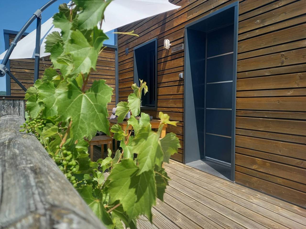 Collonges, eco-contenedor Pmr con aire acondicionado y parking privado in Souillac, Lot