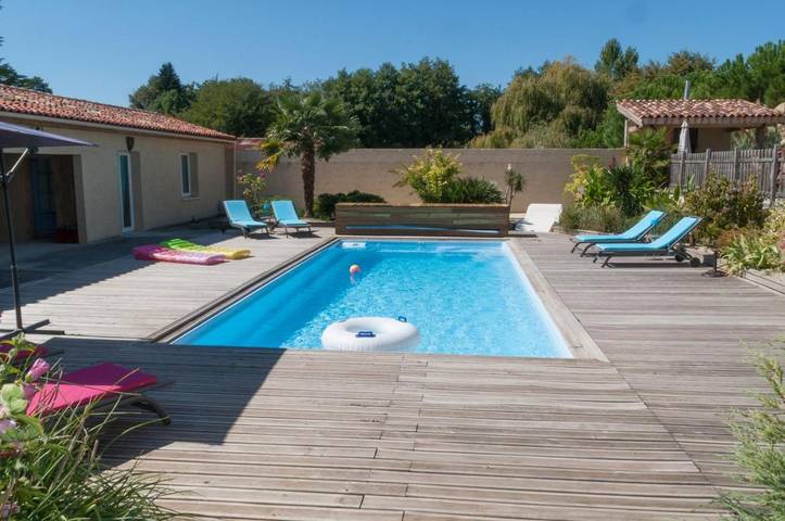 Location de vacances pour 2 personnes, avec piscine ainsi que vue et jardin dans Baignes - 3