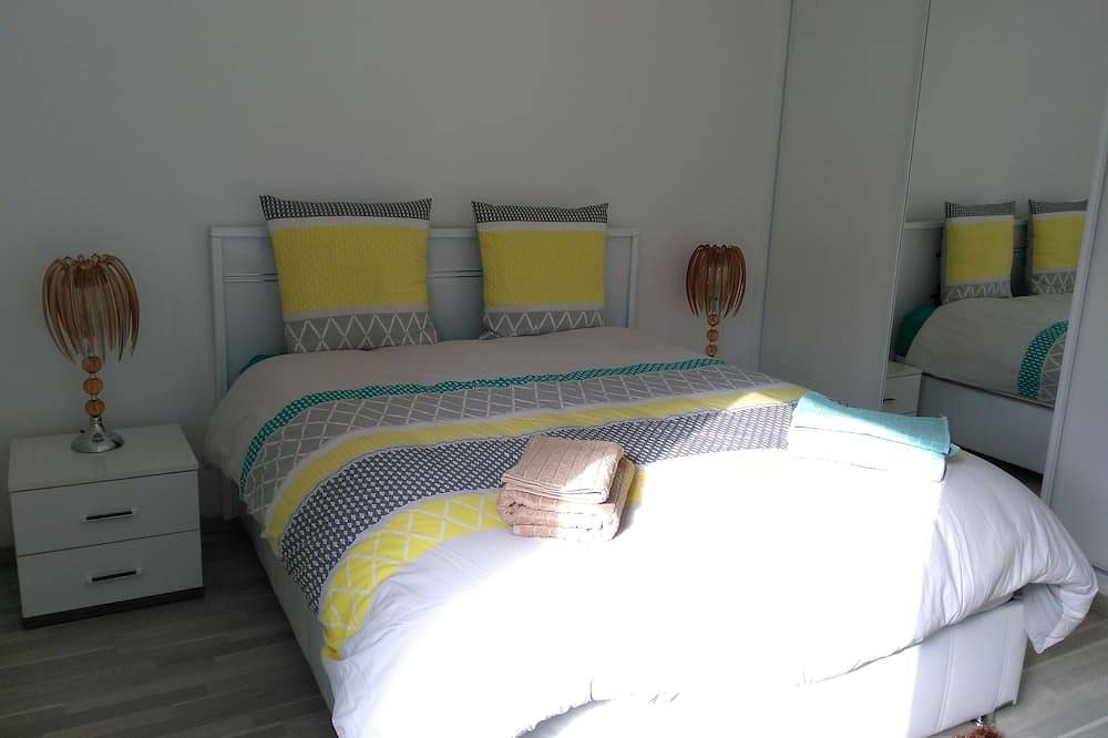 Entire apartment, Nice very bright apartment F3 of 62.5 m² with private parking in Saint-Priest, Rhône