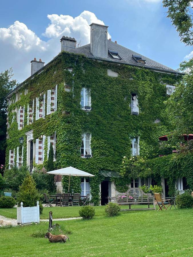 Maison d’hôte pour 3 personnes, avec vue ainsi que piscine et jardin à Taingy