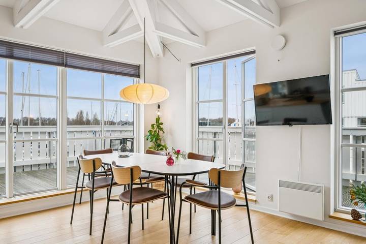 Schönes Ferienhaus mit Meerblick in der Øer Maritime Ferieby in Øerne, Ebeltoft