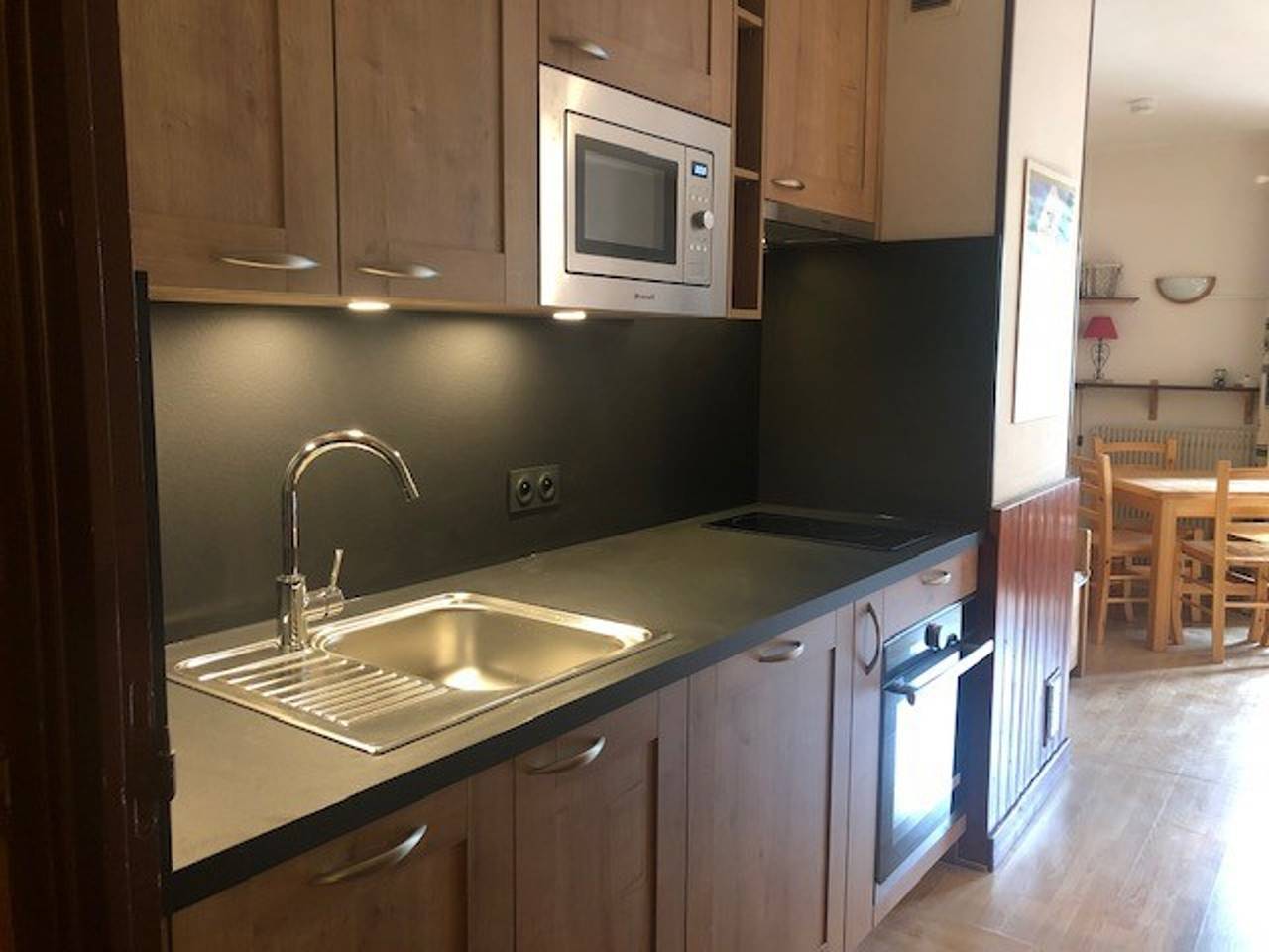 Ganzes Studio, Zentrales Studio mit Balkon, Parkplatz und Geschirrspüler in Brides-les-Bains, Les Trois Vallées