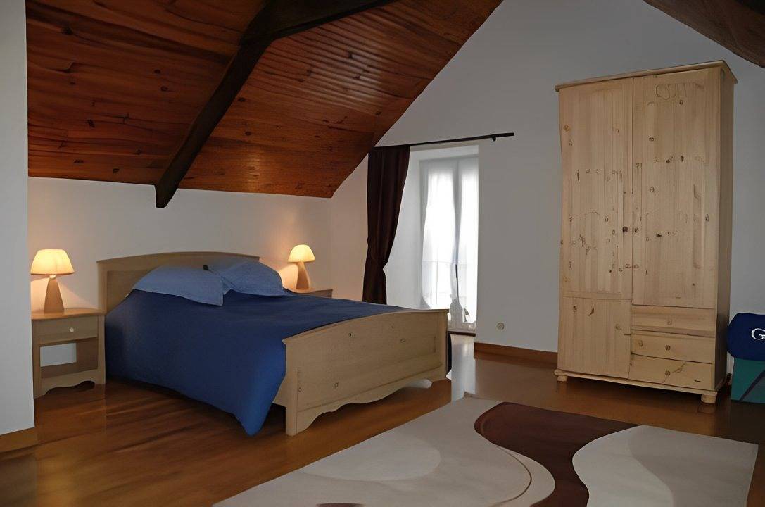 Lake Cottage in Caurel, Région de Guingamp