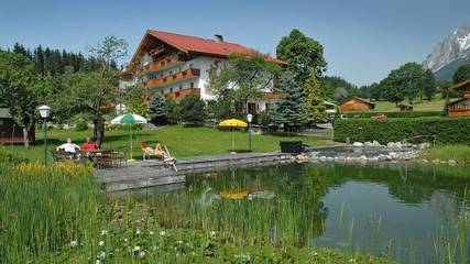 Hütte für 5 Personen, mit Ausblick und Sauna sowie Garten und Pool, mit Haustier in Dachstein