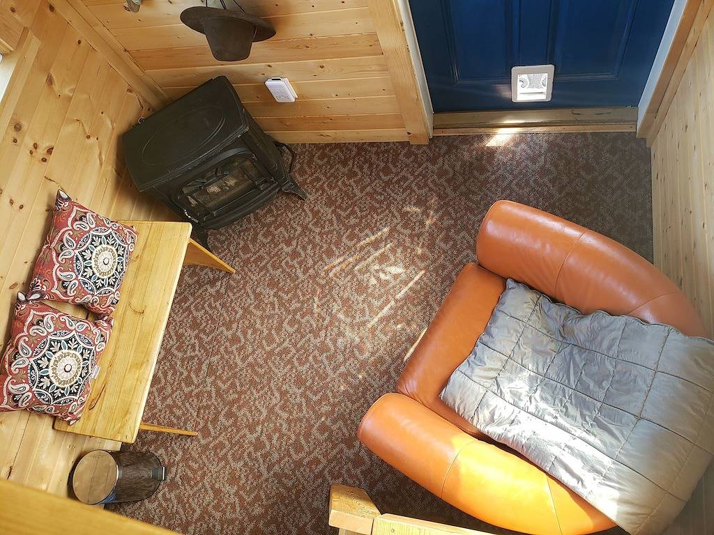 Repurposed Playhouse with room for 2! in Kenai Peninsula