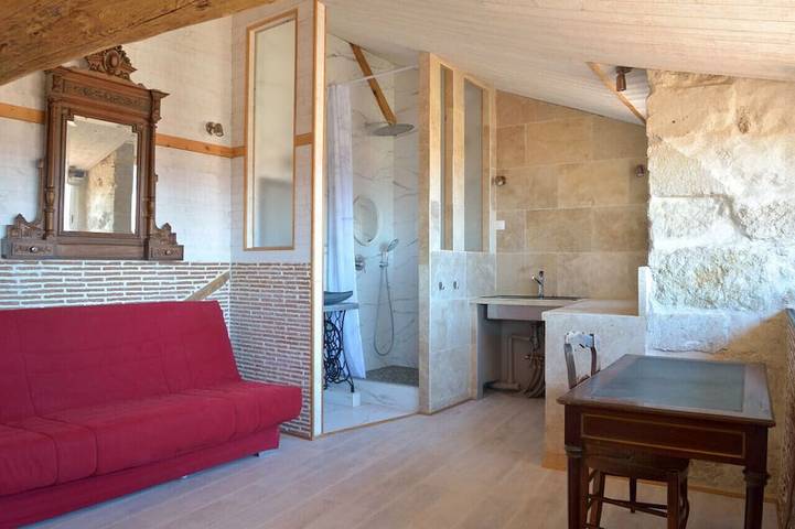 Gîte pour 7 personnes, avec balcon et jacuzzi ainsi que piscine et sauna, animaux acceptés dans Office de Tourisme de Beziers Centre Ville - 4