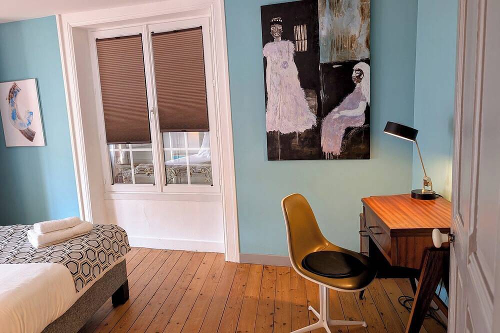 Appartement entier, Appartement Art et Vintage bord de mer à 1 minute à pied de la plage 4 personnes in Saint-Pair-sur-Mer, Côte de la Déroute
