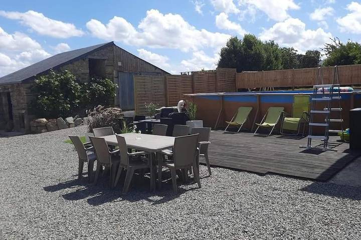 Location de vacances pour 16 personnes, avec Jacuzzi ainsi que Terrasse et Piscine à Pleine-Fougères
