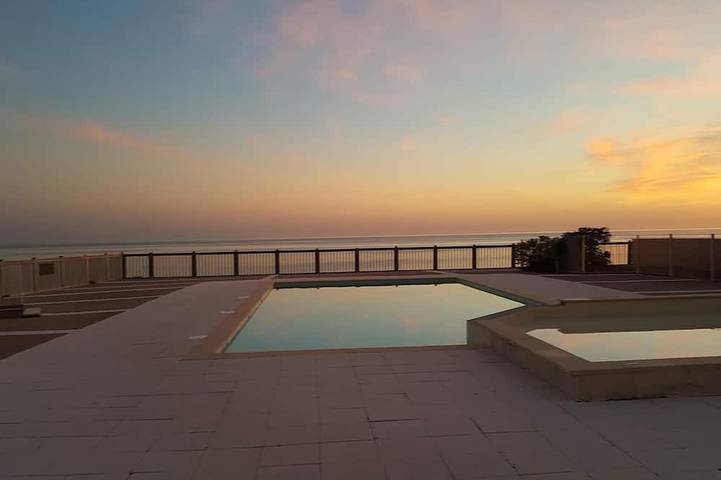 Appartement de vacances pour 8 personnes, avec Terrasse ainsi que Jardin et Piscine