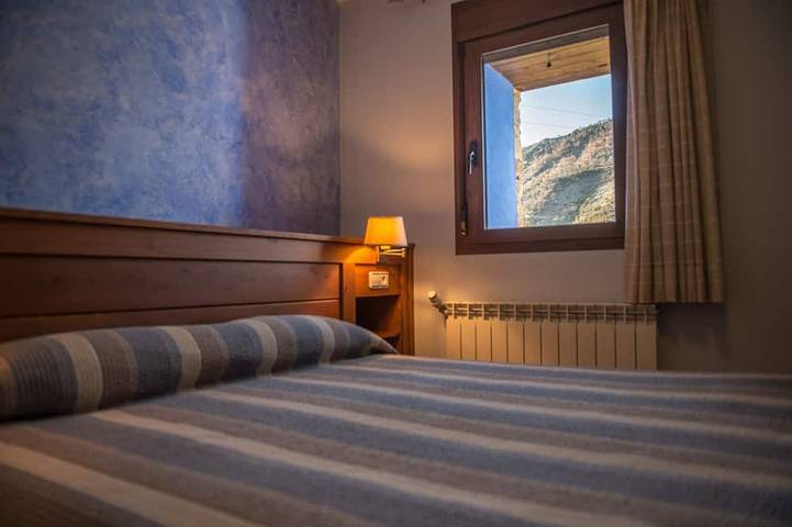 Gîte pour 4 personnes, avec jardin à Arén - 2