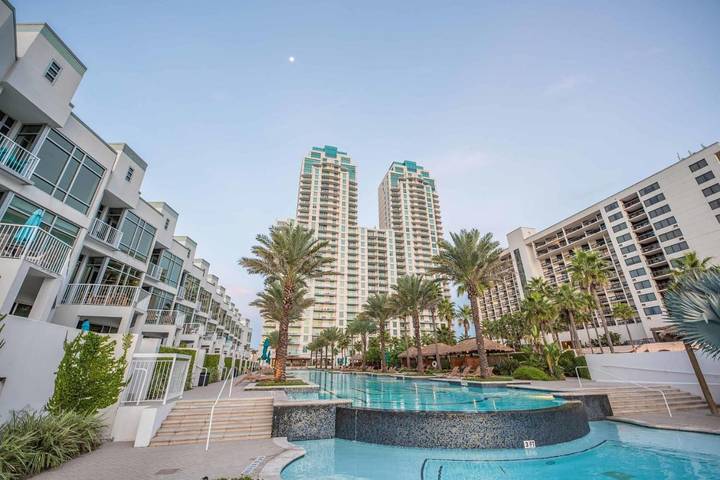 Apartamento de vacaciones para 8 personas, con terraza además de jacuzzi y piscina - 1