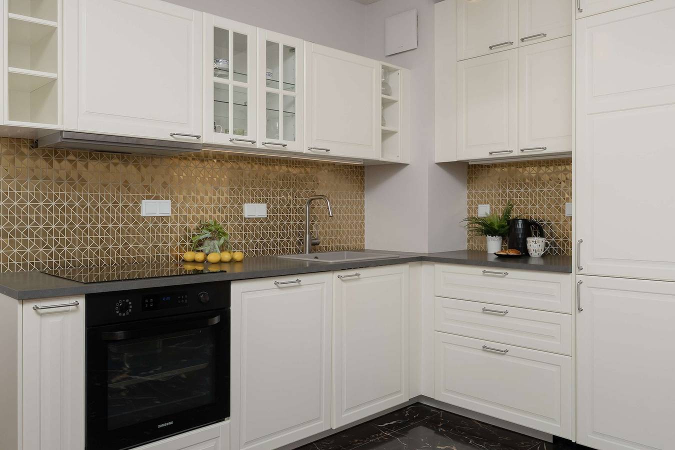 Entire apartment, Leśniczówka 13A Warsaw | Atmospheric Apartment | Smart Tv | Bathtub in Wawer, Warsaw