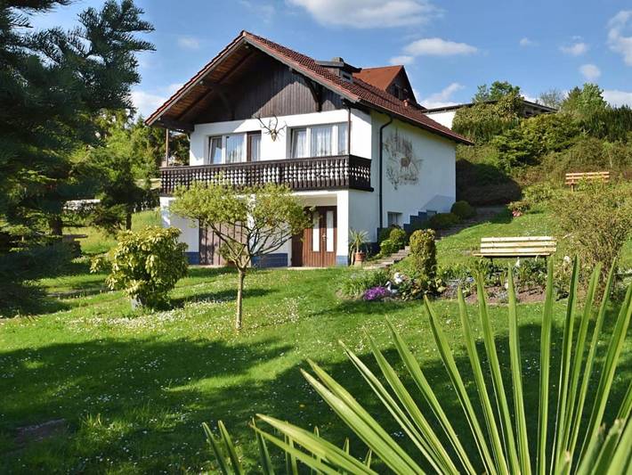 Ferienhaus für 3 Personen, mit Balkon und Terrasse sowie Garten in Nahetal-Waldau