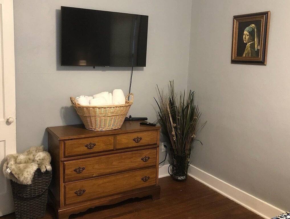 House with King and Queen beds! Garfield Cottage @Lsu in Baton Rouge, East Baton Rouge Parish