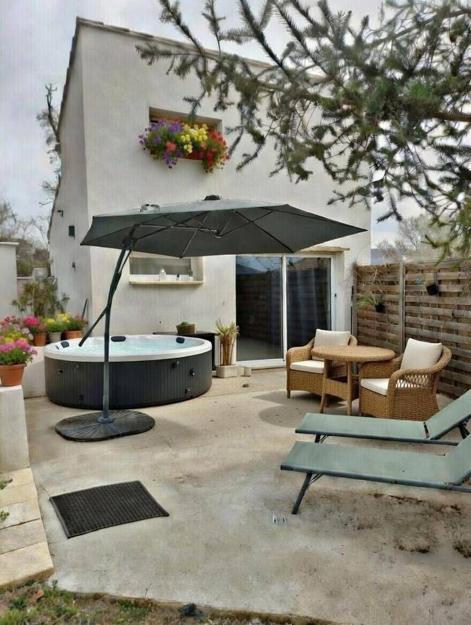 Location de vacances pour 2 personnes, avec jacuzzi et jardin à Mallemoisson