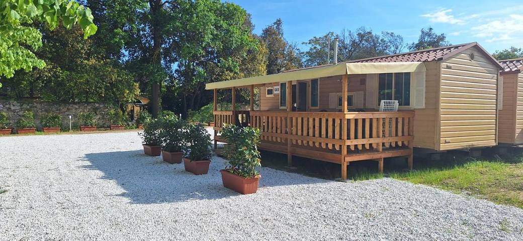 Camping pour 5 personnes, avec Terrasse ainsi que Bassin pour enfant et Piscine à Viareggio