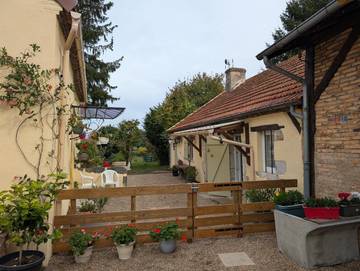 Gîte pour 5 personnes, avec jardin à Diou