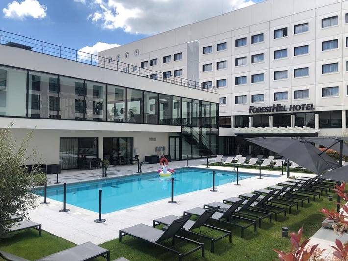 Hôtel pour 3 personnes, avec Terrasse et Jardin ainsi que Piscine et Sauna dans Meudon-la-Forêt