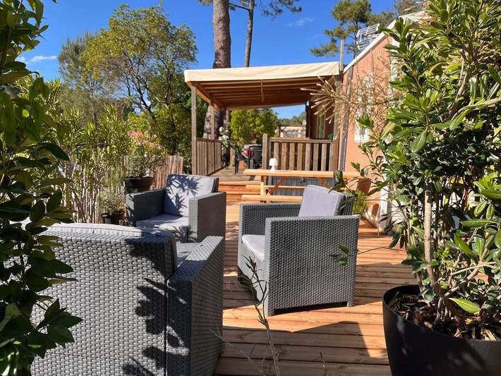 Camping pour 7 personnes, avec bassin pour enfant et jardin ainsi que piscine et jacuzzi dans Claouey - 4