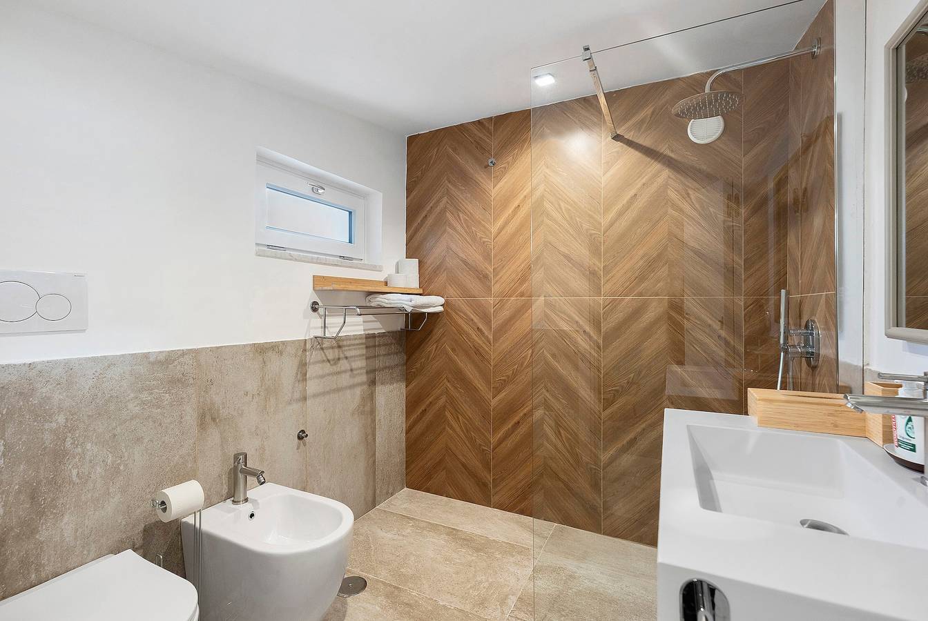Ferienhaus 'Civico 32' mit Meerblick, Wlan und Klimaanlage in Salerno, Tyrrhenische Küste Kampanien