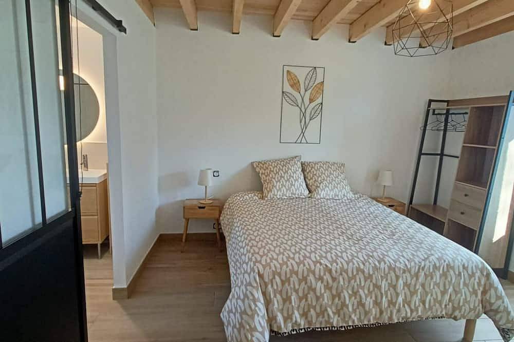 Gîte calme avec wifi et piscine partagée en pleine nature in Bernay-Neuvy-en-Champagne, Sarthe