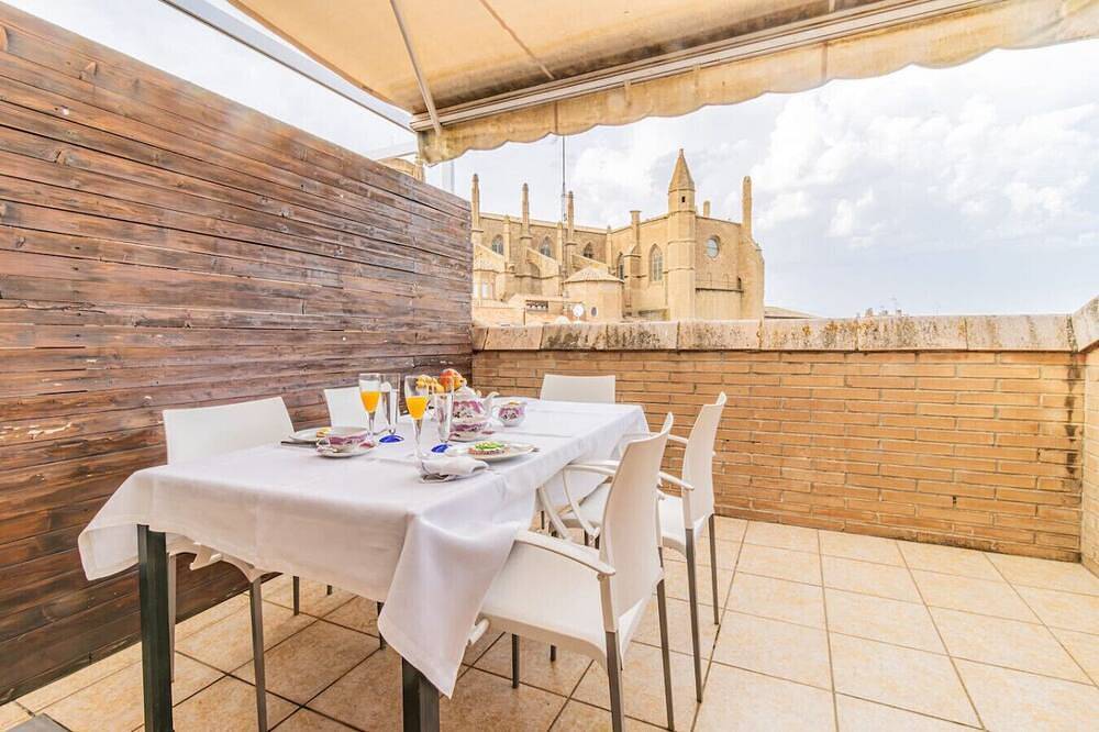 Entire apartment, Relax Above the City - Terrace, Views & Comfort in Huesca, Huesca Province