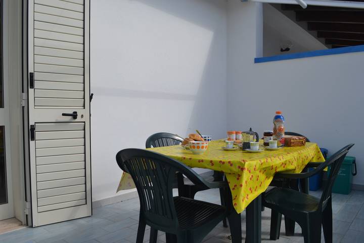 Casa vacanze centrale con terrazza e giardino; parcheggio disponibile in San Foca, Melendugno