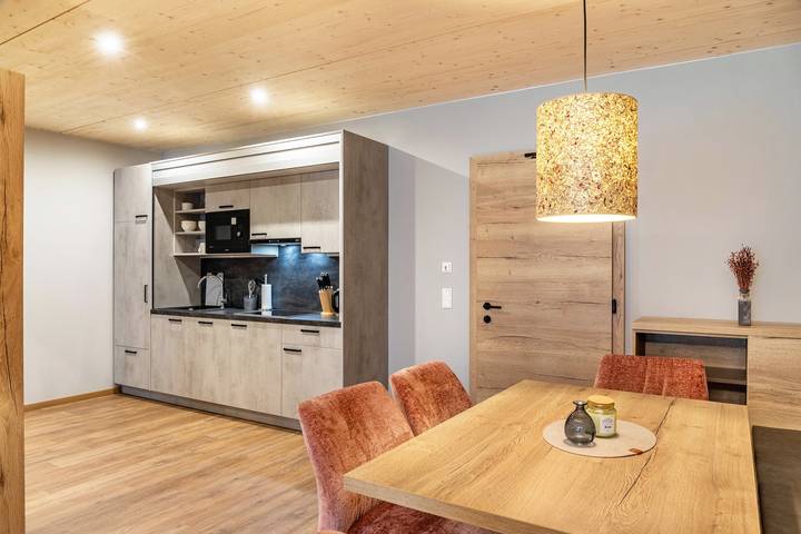 Appartement entier, Appartement "Hotel Zum Schwanen - 1" avec vue sur la montagne, balcon et Wi-Fi in Pflach, District de Reutte