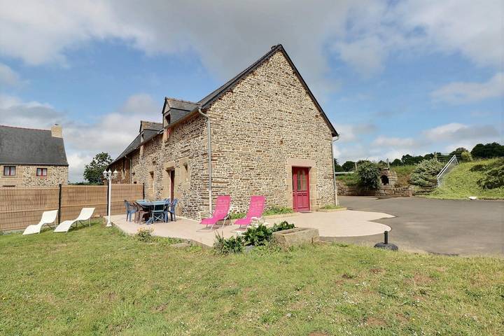 Gîte pour 8 personnes, avec jardin et terrasse à Bazouges-la-Pérouse - 2