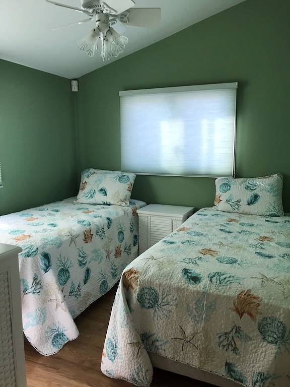 Beautiful Cozy Beach Cottage in Ocean Beach Iii - 8 houses from the beach! in Toms River, Ocean County