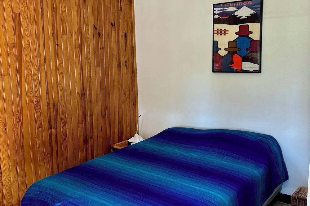Maison cocooning avec piscine privée au cœur d’un cadre calme et verdoyant. in Aigues-Vives, Côte méditerranéenne (France)