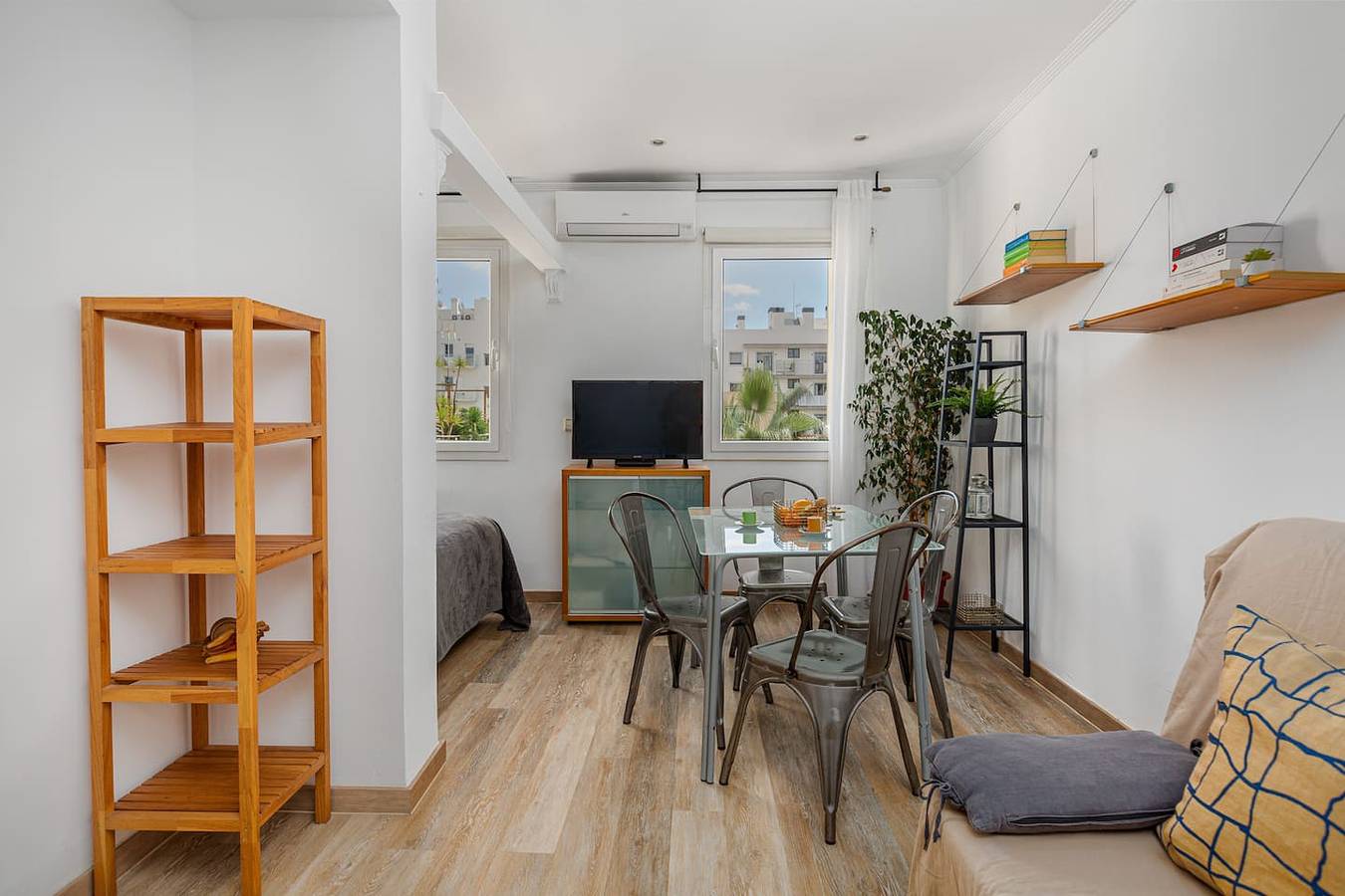 Apartamento entero, Fridaysflats Bogatell Beach - Sunny & Serene in Centro Barcelona, Barcelona