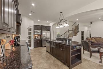 Vacation Rental for 8 Guests in Tulsa, Oklahoma, Picture 2