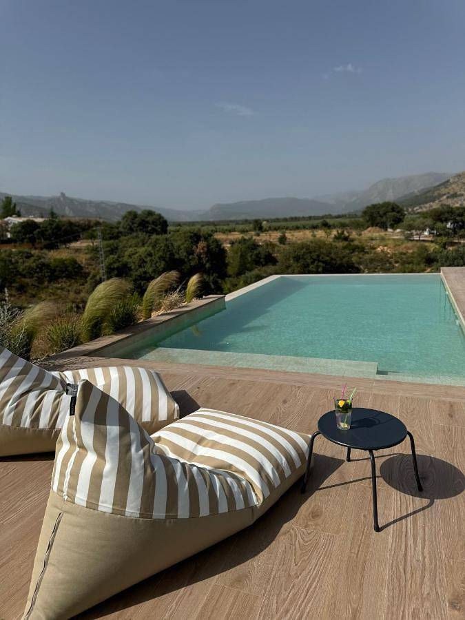 Casa rural para 2 personas, con vistas además de piscina y jardín, Se admiten mascotas en Pozo Alcón
