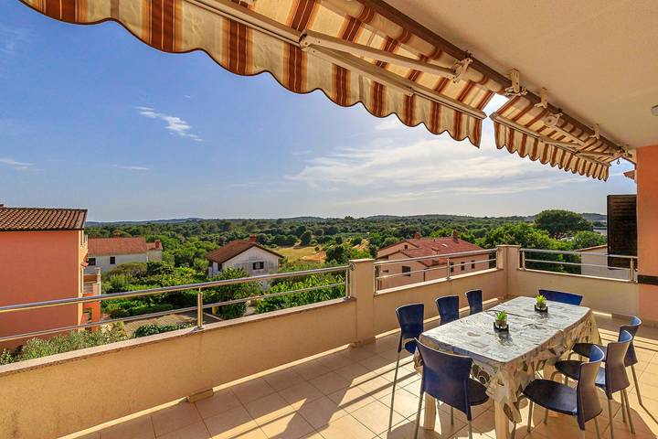 Ferienwohnung für 8 Personen, mit Pool und Balkon/Terrasse in Pula - 2