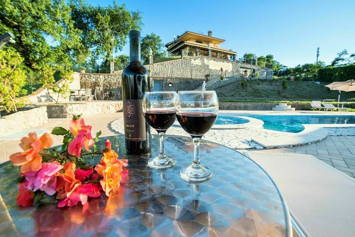 Villa per 22 persone, con balcone e piscina in Montefiascone