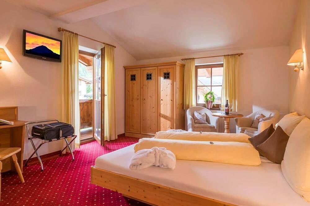 Doppelzimmer, 22 - 28m², mit Balkon - Hotel Reitlwirt in Brixen im Thale, Kaisergebirge