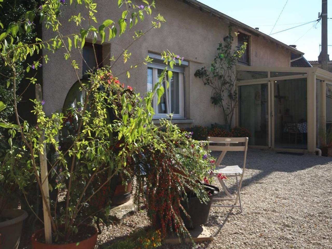 Casa rústica con jardín, estacionamiento y admite mascotas in Selongey, Región de Dijon