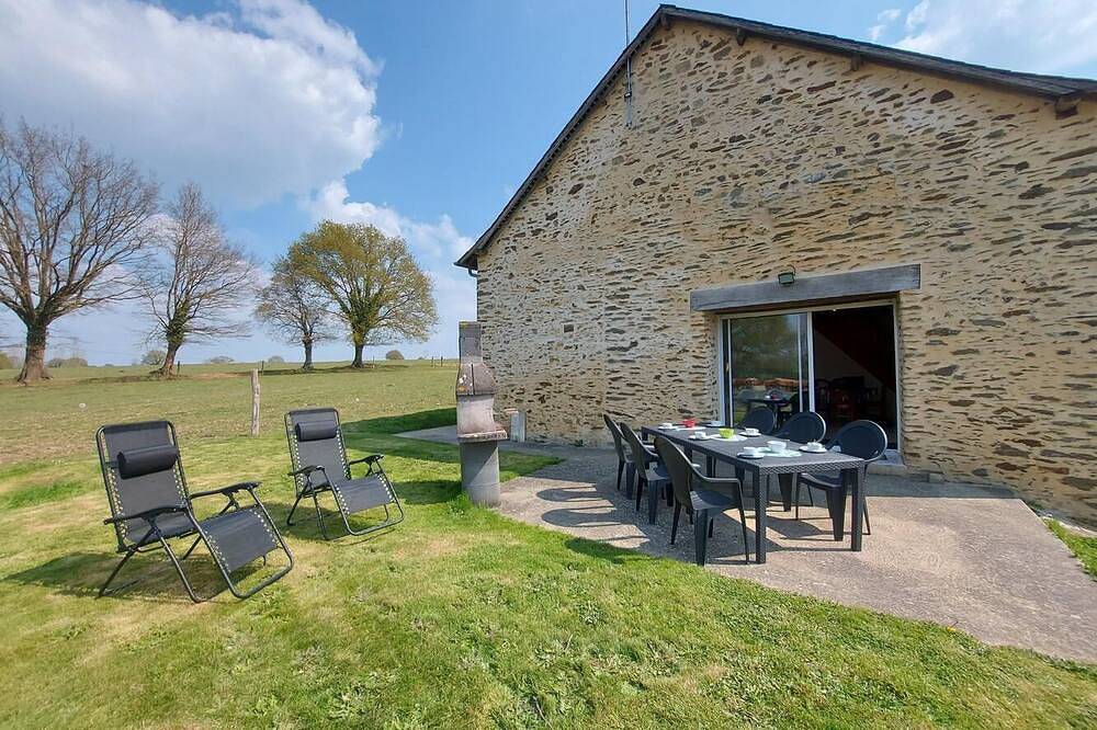 Gite a la ferme  . Vue sur le pré Animaux accepté in Cossé-le-Vivien, Mayenne