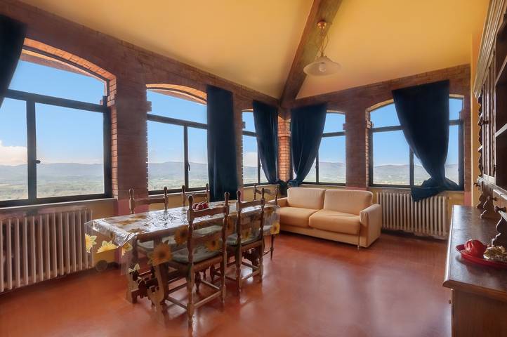 Appartamento 'La Loggia' con piscina condivisa, terrazza condivisa e Wi-Fi in Castelfranco Piandiscò (comune), Valdarno